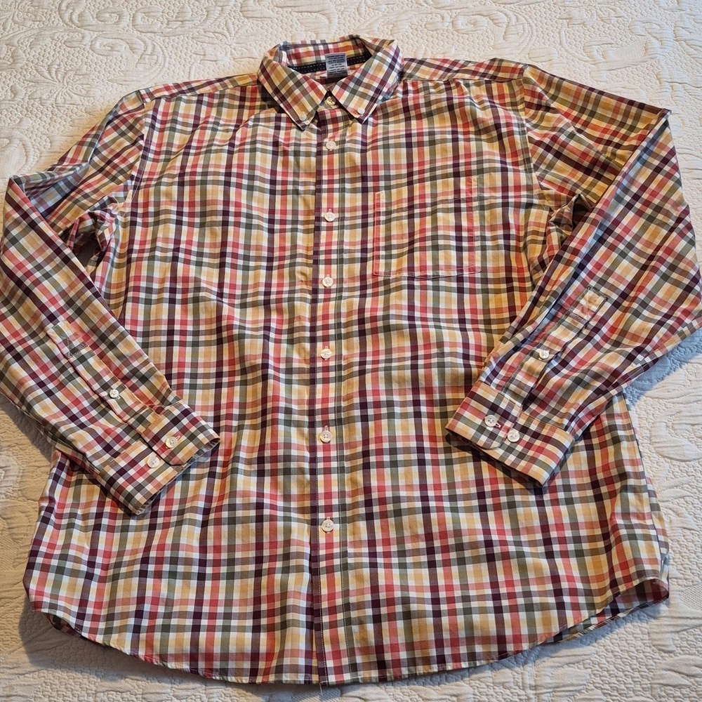 L.L. Bean men's Medium Regular long sleeve button up shirt EUC